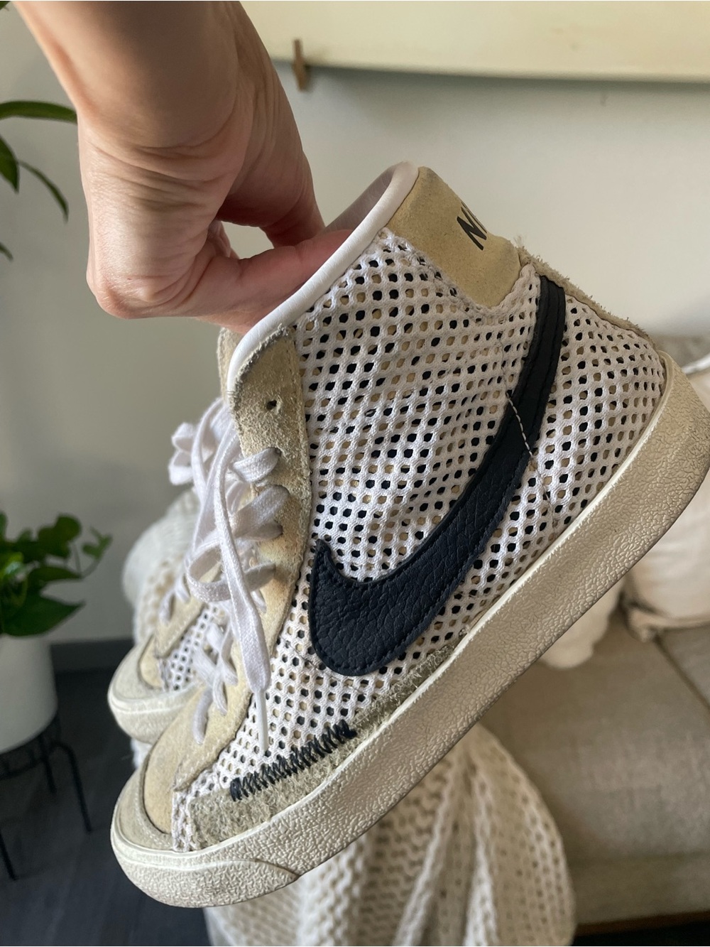 Nike White Mesh High-Top Sneaker mid 77 vintage style men’s 7 fits 8.5 woman